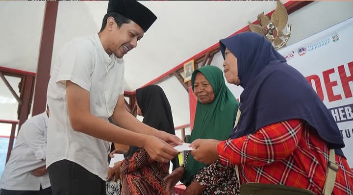 Wakil Bupati Trenggalek, Syah Mohamad Natanegara, saat melakukan kunjungan kegiatan Mening Deh di Desa Tumpuk, Kecamatan Tugu, Kabupaten Trenggalek, Rabu (16/42025) Wakil Bupati Trenggalek, Syah Mohamad Natanegara, saat melakukan kunjungan kegiatan Mening Deh di Desa Tumpuk, Kecamatan Tugu, Kabupaten Trenggalek, Rabu (16/42025)